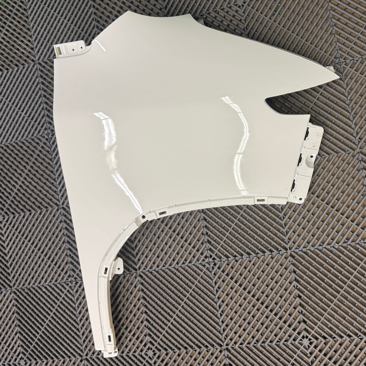 Eclipse Super Nova White Front Fender (Right)