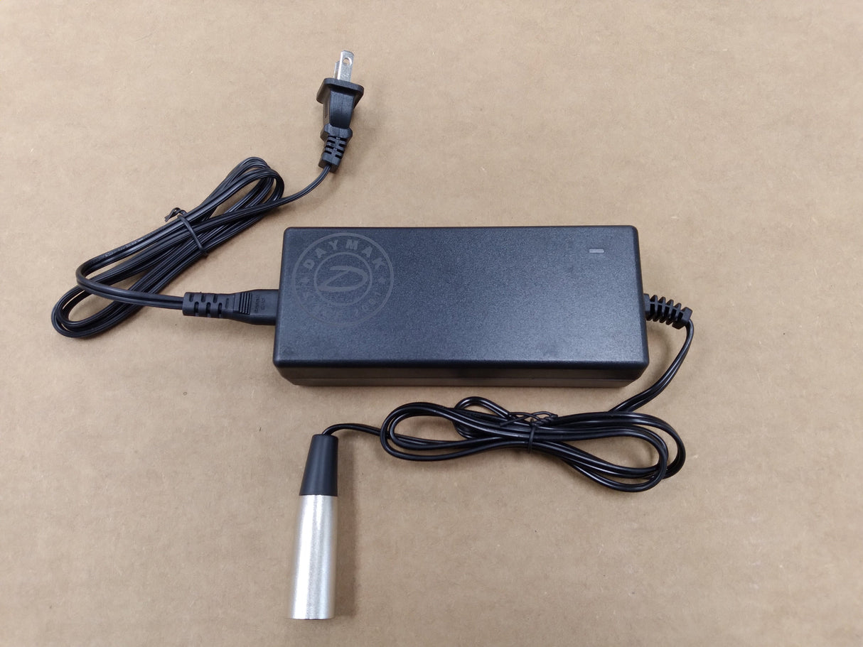 Daymak Battery & Motor Charger 24V 2.0Ah LAB - XLR Plug
