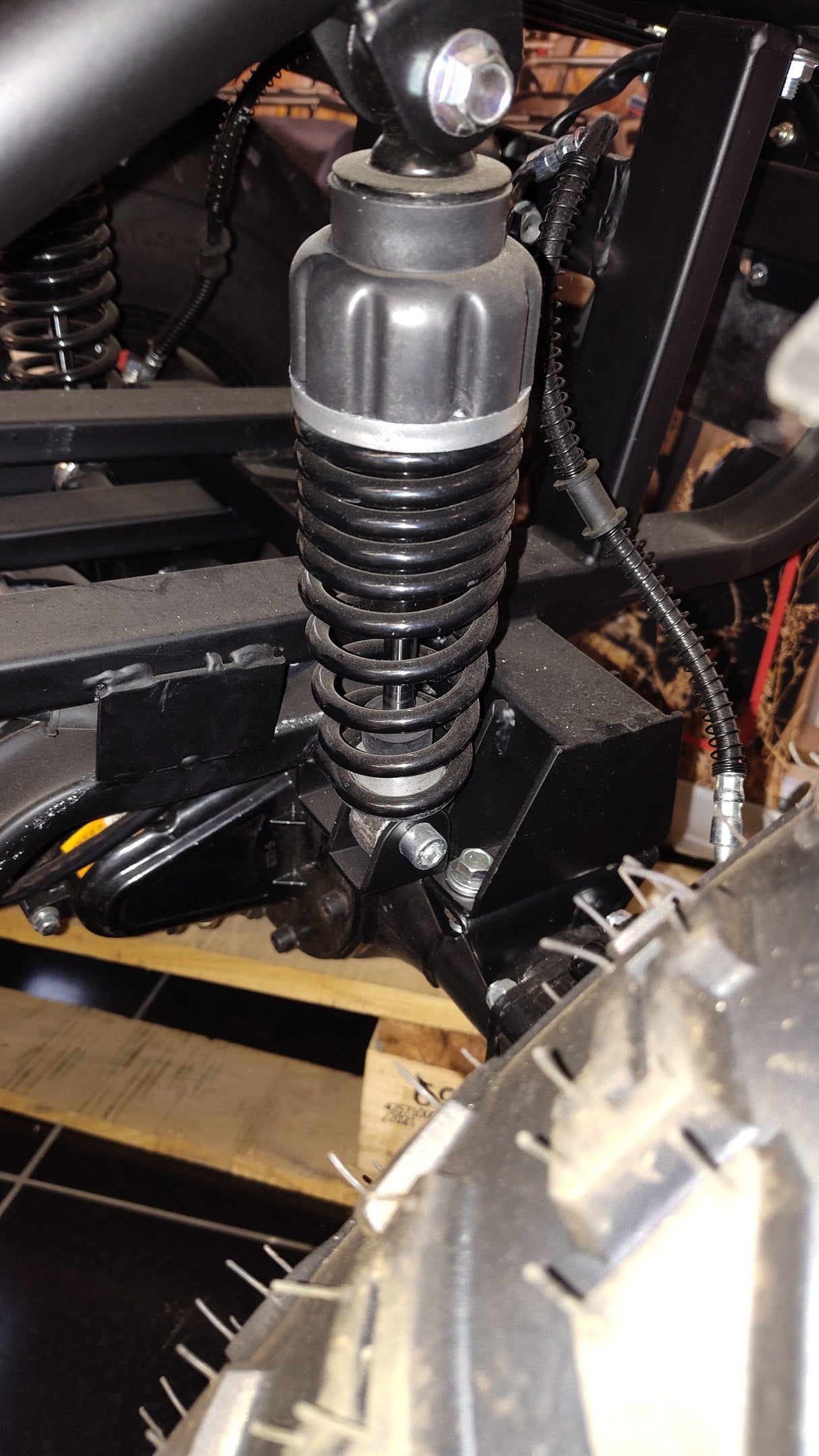 Daymak Mechanical Shock set (rear) for BoomerBeast 2.0