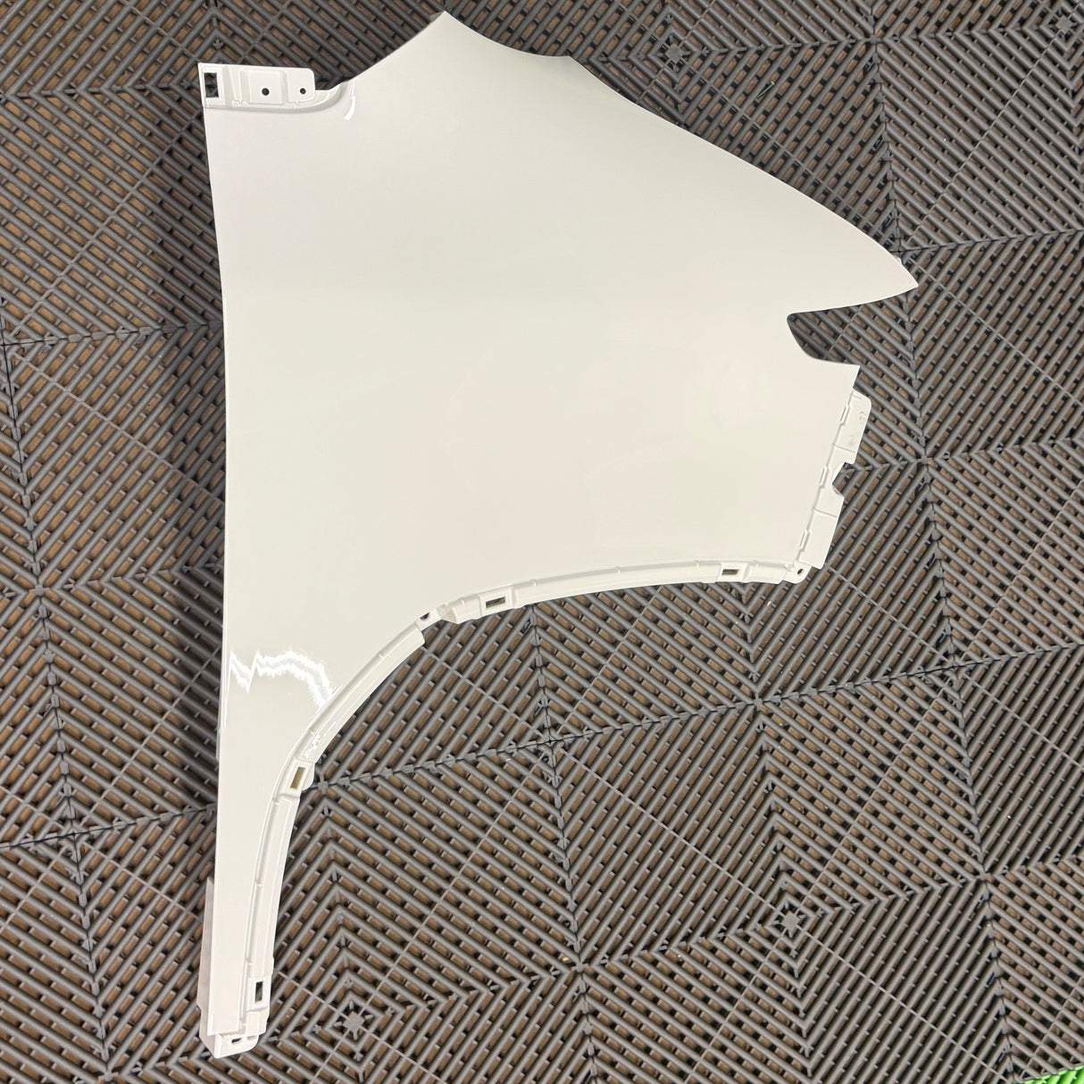 Eclipse Super Nova White Front Fender (Right)